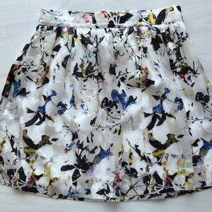 Elizabeth James Floral Skirt - Super Cute 🖤 - NWOT Sz 4